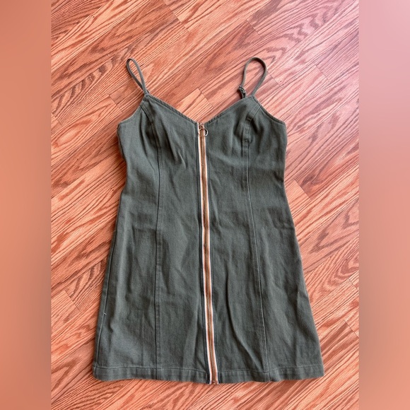 Kendall & Kylie Dresses & Skirts - Green Zip-Front Dress Kendall & Kylie